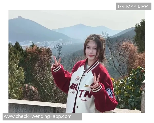 时尚运动风潮来袭足球服女图片展现青春活力与个性魅力 时尚运动风潮来袭足球服女图片展现青春活力与个性魅力