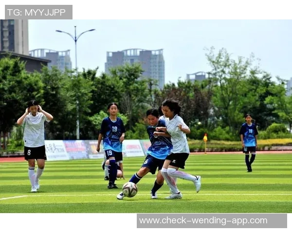 踢足球时的声音音效体验让你感受比赛的激情与活力